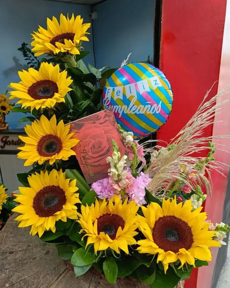 Arreglo de Cumpleaños Multicolor a domicilio en Manizales — Jardín Primavera Floristería