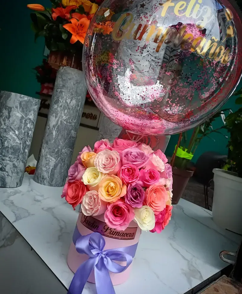 Canasta de Cumpleaños con Rosas y Claveles a domicilio en Manizales — Jardín Primavera Floristería