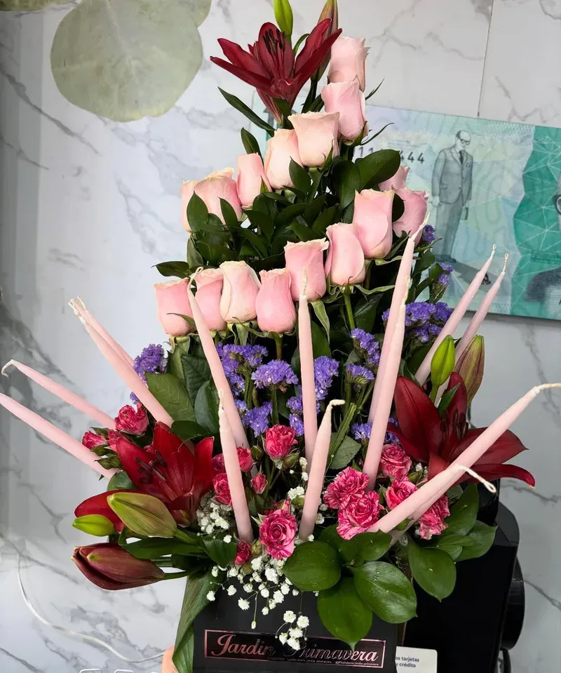 Ramo de Quince Años en Tonos Pastel a domicilio en Manizales — Jardín Primavera Floristería