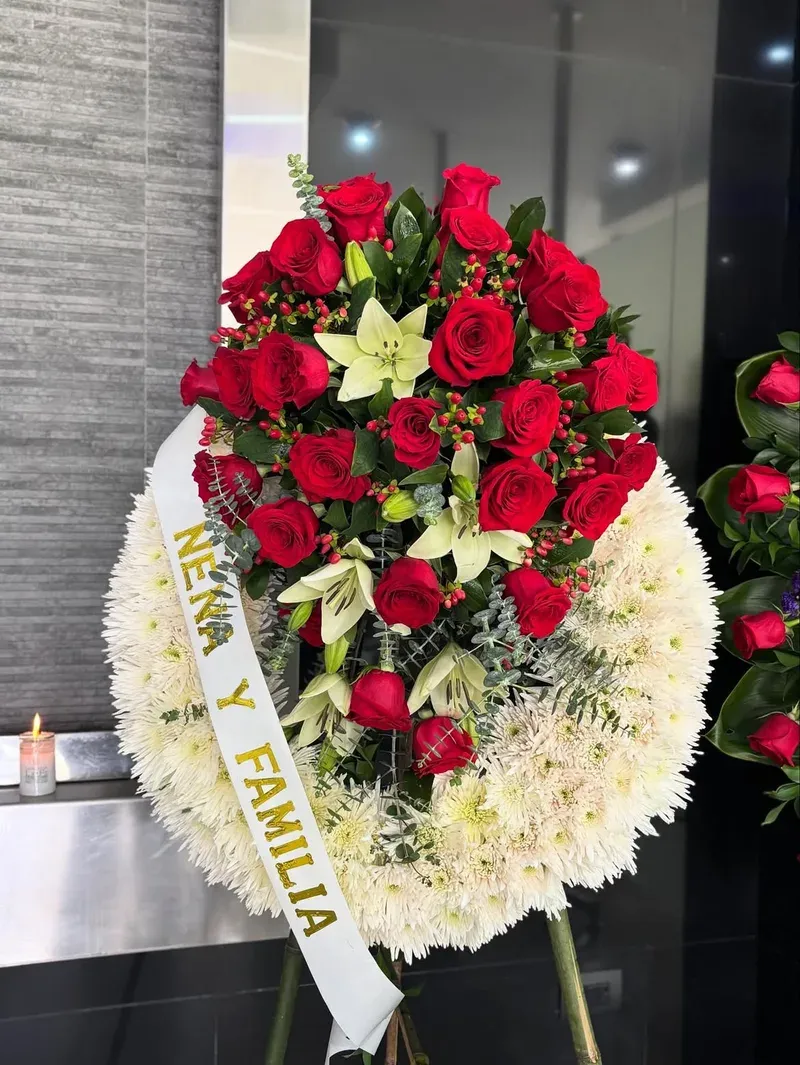 Arreglo de Piso para Condolencias a domicilio en Manizales — Jardín Primavera Floristería