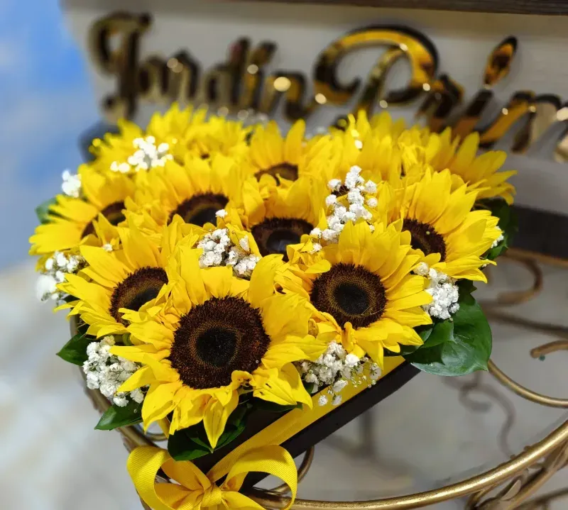 Base Floral Alegre de Girasoles a domicilio en Manizales — Jardín Primavera Floristería