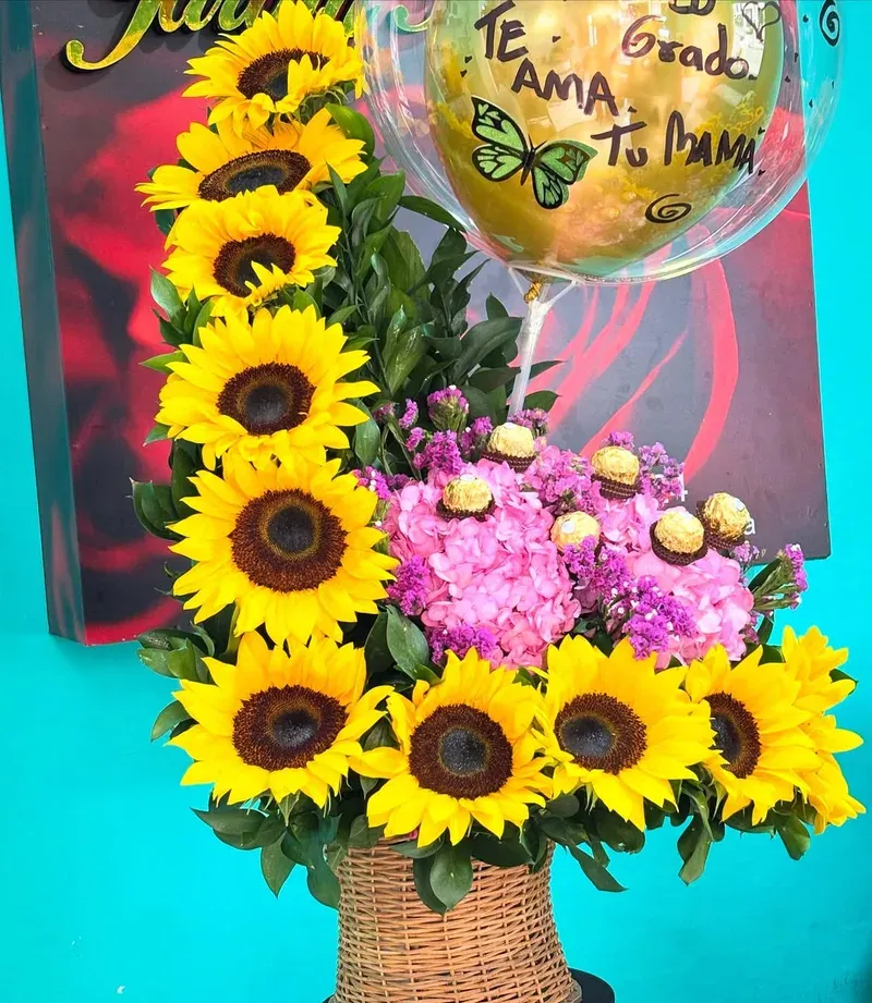 Canasta de Girasoles con Hortensias para Grado a domicilio en Manizales — Jardín Primavera Floristería
