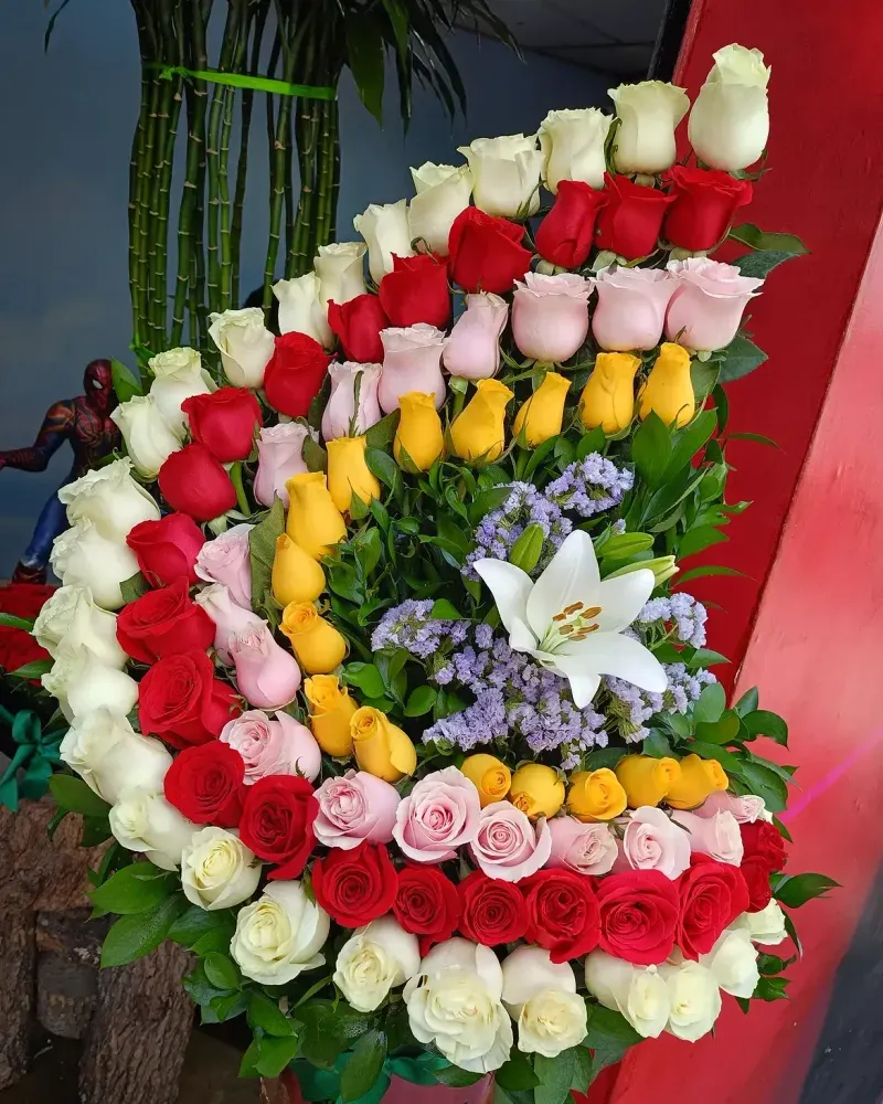 Arreglo Floral en Tonos Cálidos a domicilio en Manizales — Jardín Primavera Floristería