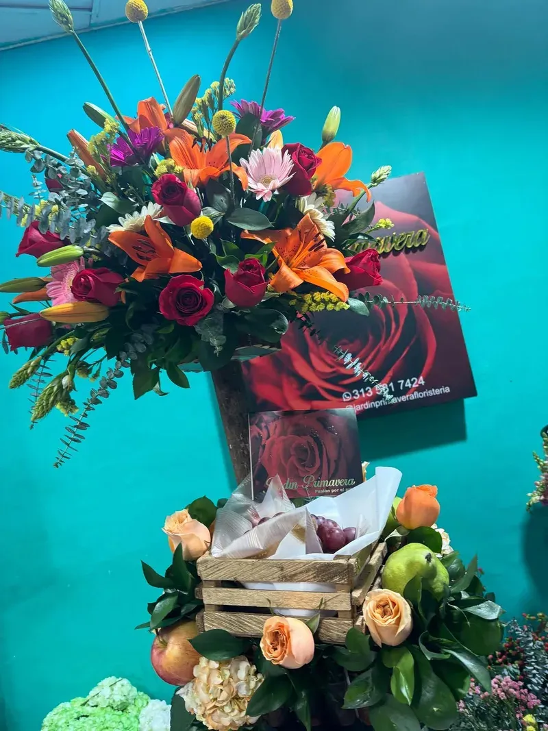 Frutero de Dos Pisos a domicilio en Manizales — Jardín Primavera Floristería