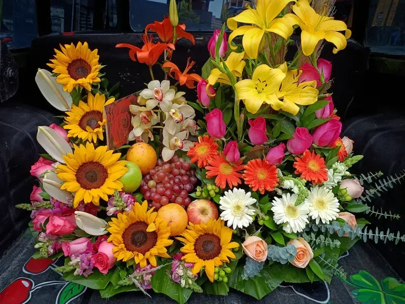 Frutero de Flores y Frutas a domicilio en Manizales — Jardín Primavera Floristería