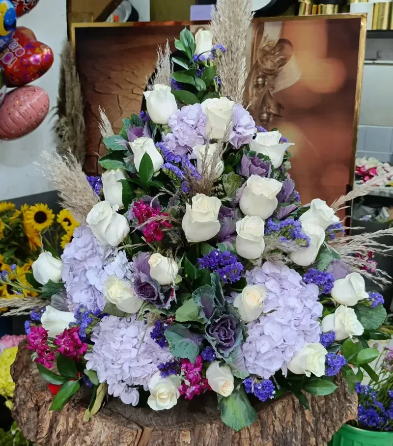 Ramo Floral Envuelto en Papel Kraft a domicilio en Manizales — Jardín Primavera Floristería