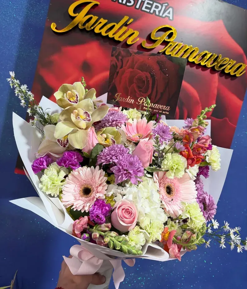 Ramo de Rosas y Hortensias a domicilio en Manizales — Jardín Primavera Floristería