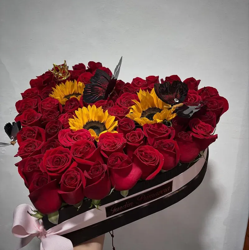 Ramo de Rosas Rojas Apasionado a domicilio en Manizales — Jardín Primavera Floristería