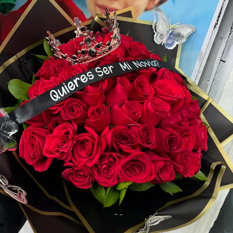 Ramo de Rosas Rojas y Blancas a domicilio en Manizales — Jardín Primavera Floristería