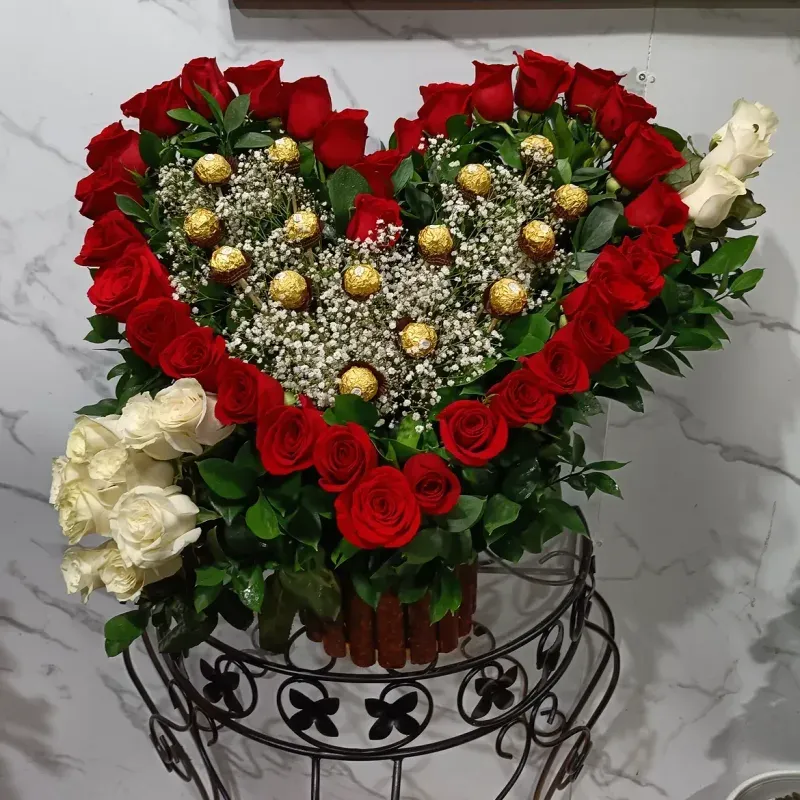 Ramo de Rosas Rojas Intensas a domicilio en Manizales — Jardín Primavera Floristería