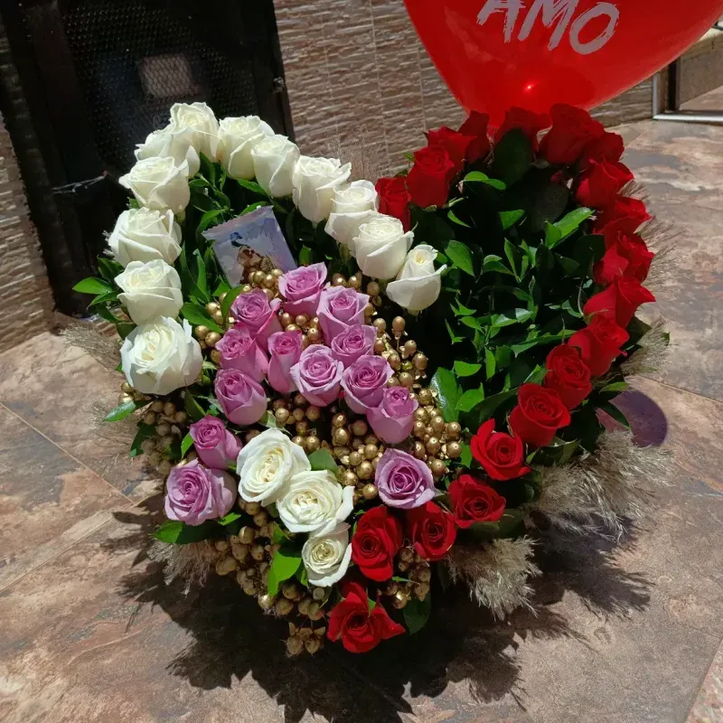 Ramo de Rosas para Regalar en San Valentín a domicilio en Manizales — Jardín Primavera Floristería