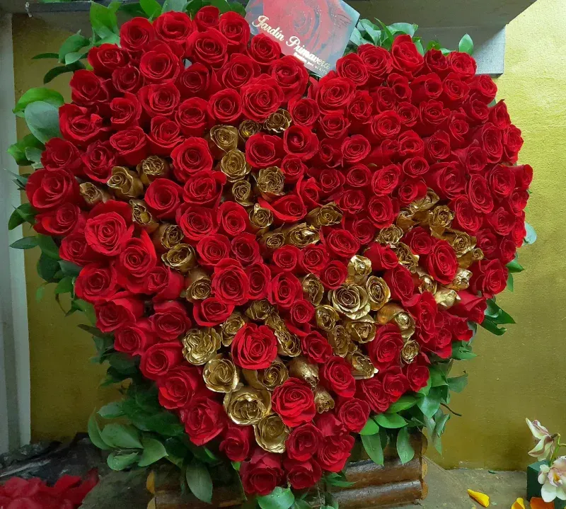 Ramo de Rosas Rojas Elegante a domicilio en Manizales — Jardín Primavera Floristería